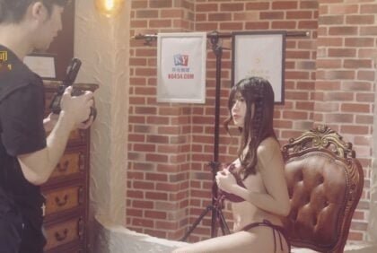 Os trabalhadores digitais sortudos têm a oportunidade de fazer sexo com seu modelo irmã muitas vezes
