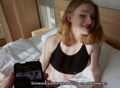 Os homens entram na sala e começam a fazer sexo com a irmã - -LAW SISTING FILMES DE ADULTOS