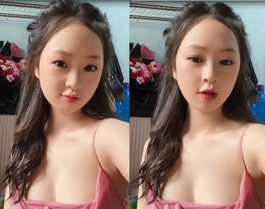 Ela usava uma camisa rosa