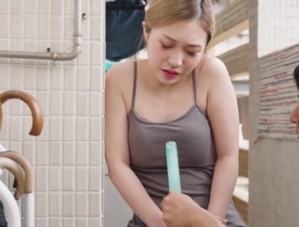 Quando o marido viu uma filha sexy - -ele rapidamente seduziu.
