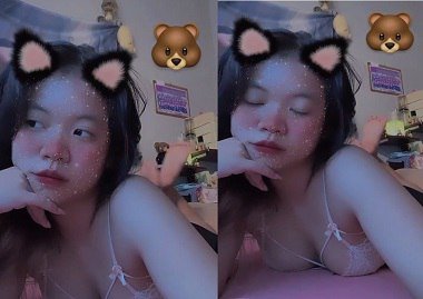Quynh Trang é um ídolo famoso com imagem sexy